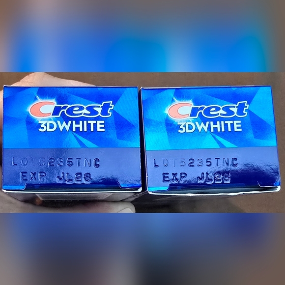 2 Pack Crest 3D White Arctic Fresh Toothpaste 2.4 oz. - Picture 2 of 5